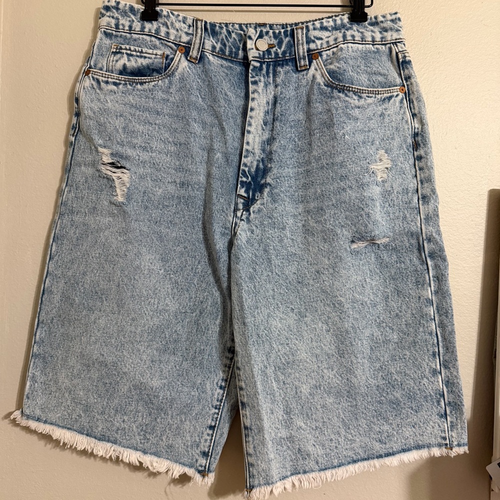 Blank NYC  THE LEONARD Loose Bermuda Light Blue Bermuda Shorts